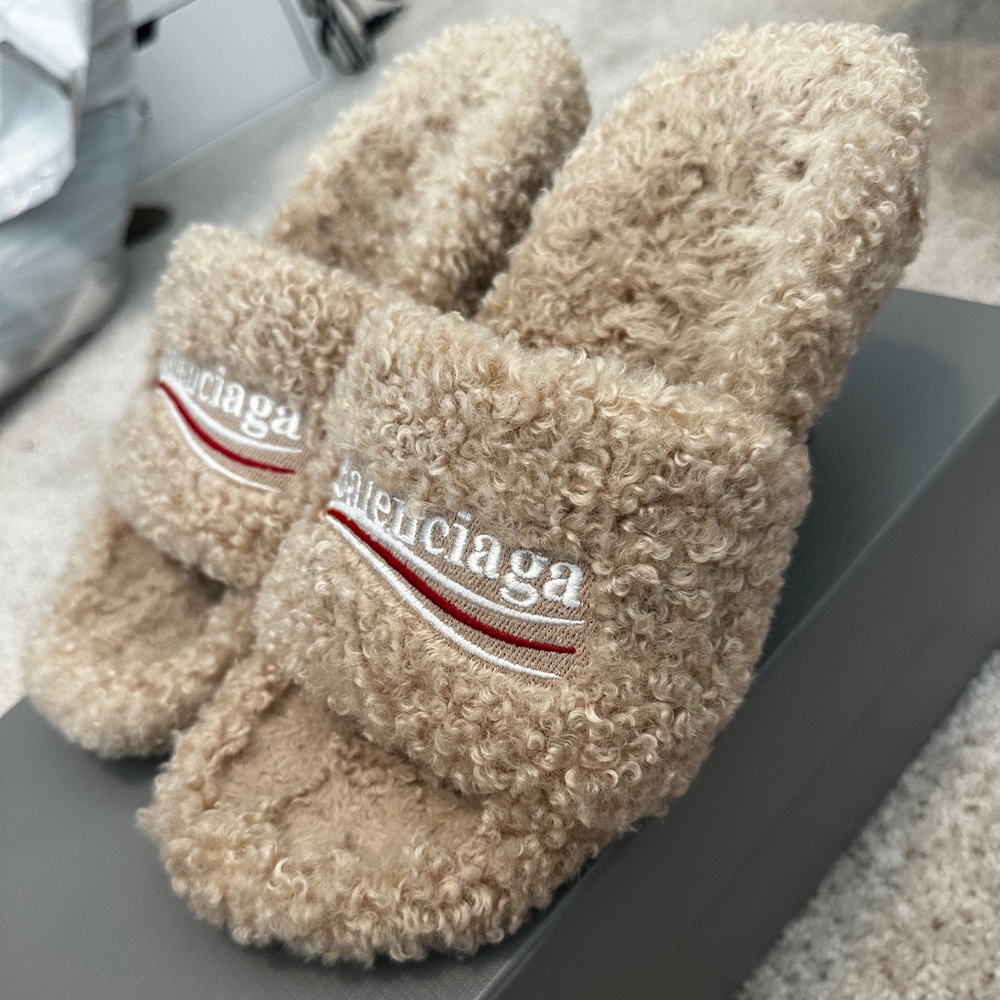 BALENCIAGA Furry 80mm sandals ( NUDE )